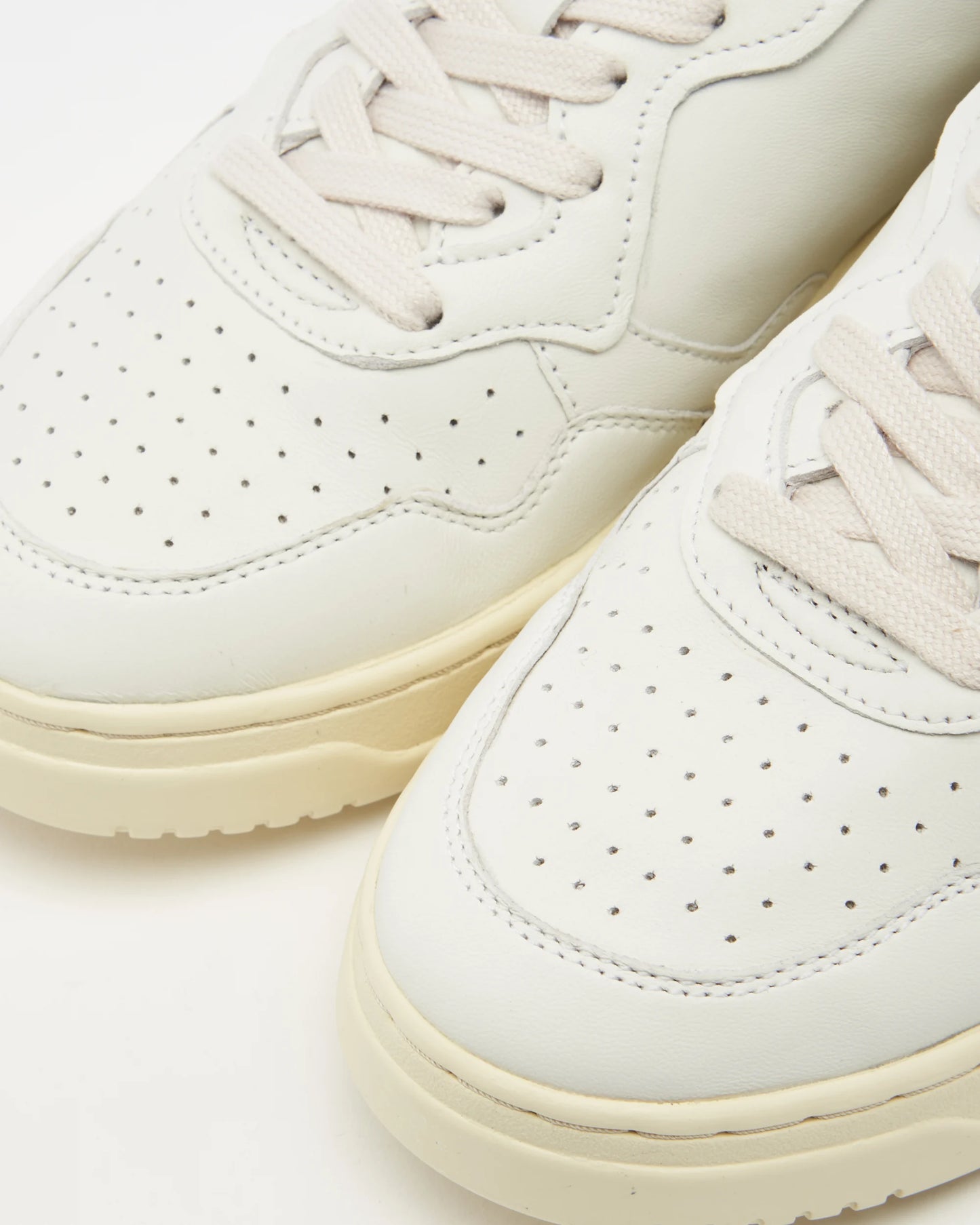 Autry 01 Medalist Low Reverse Limited Edition